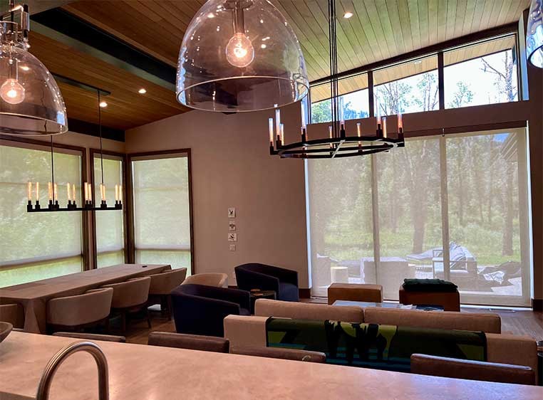 Living room with chandeliers